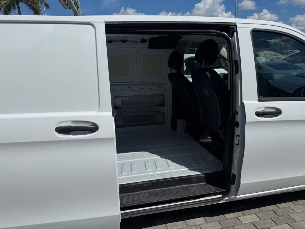 Mercedes-Benz Metris Cargo Van Standard Roof 135" Wheelbase 2022