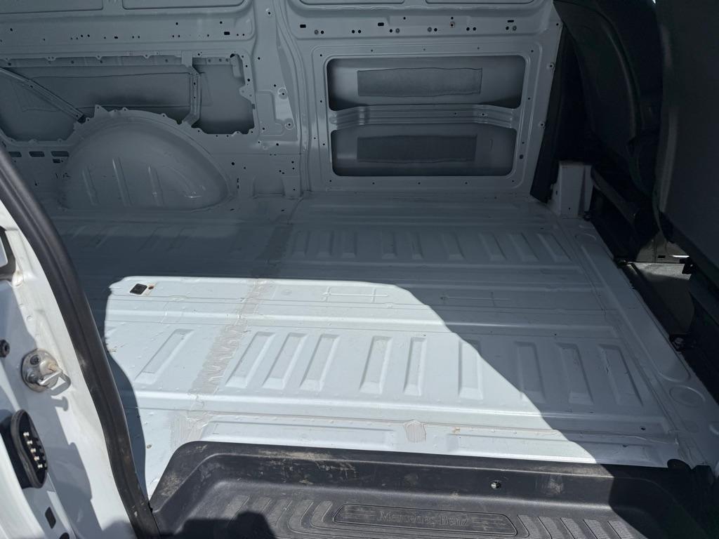 Mercedes-Benz Metris Cargo Van Standard Roof 135" Wheelbase 2022