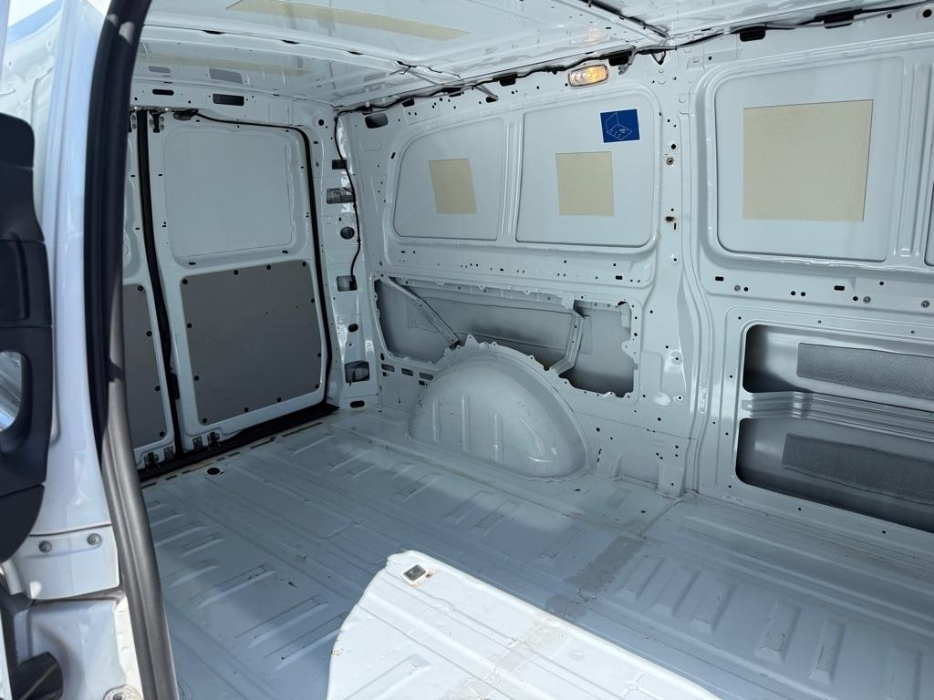 Mercedes-Benz Metris Cargo Van Standard Roof 135" Wheelbase 2022
