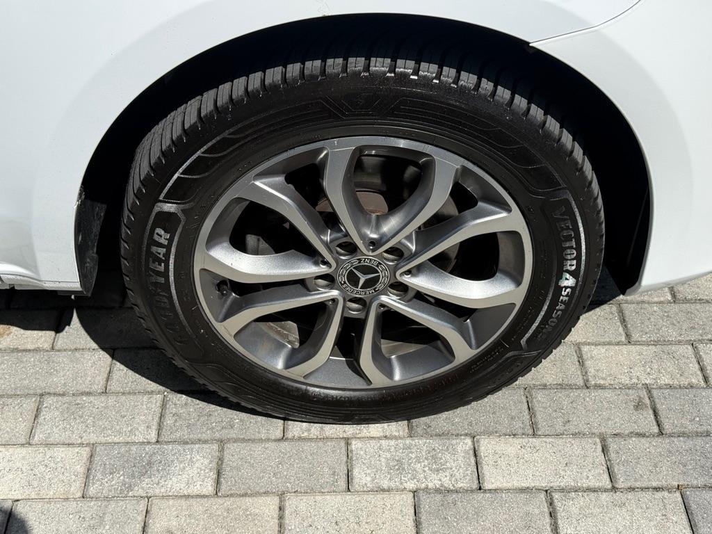 Mercedes-Benz Metris Cargo Van Standard Roof 135" Wheelbase 2022