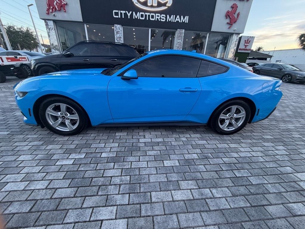 Ford Mustang photo 5