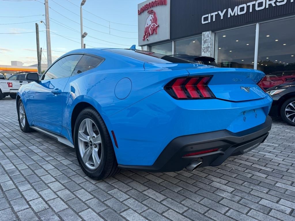 Ford Mustang photo 6