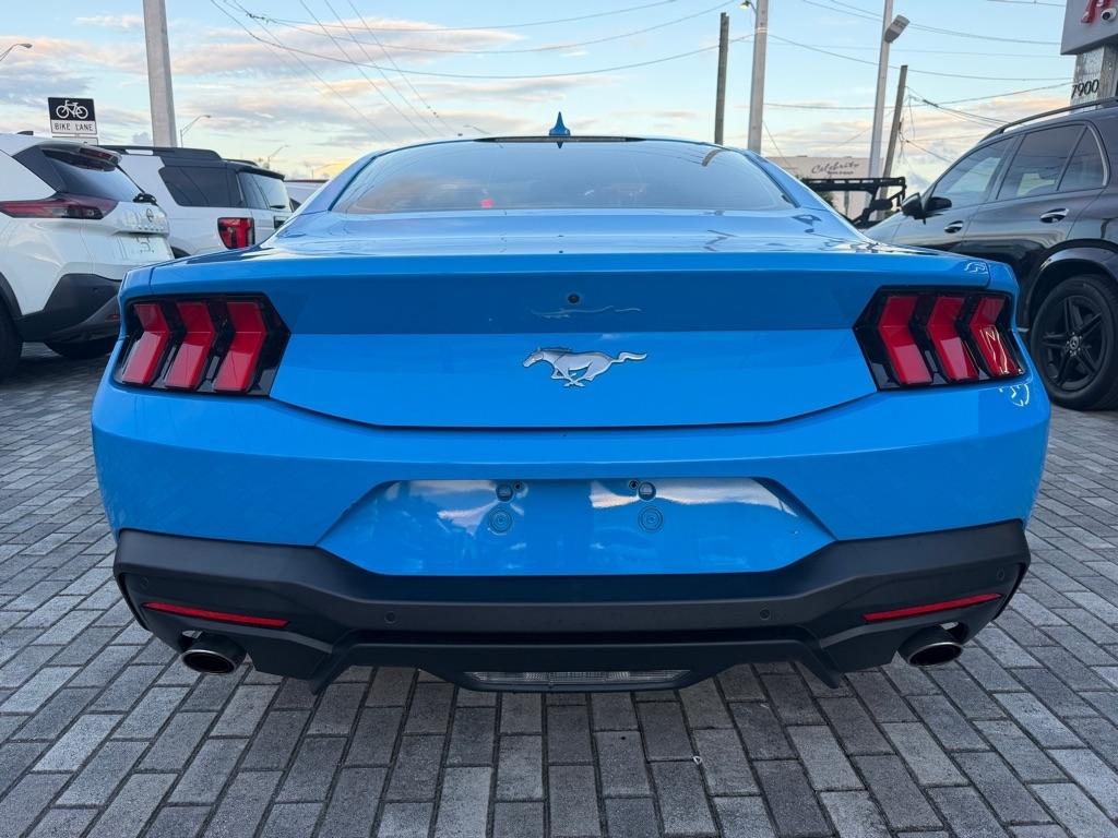 Ford Mustang photo 7
