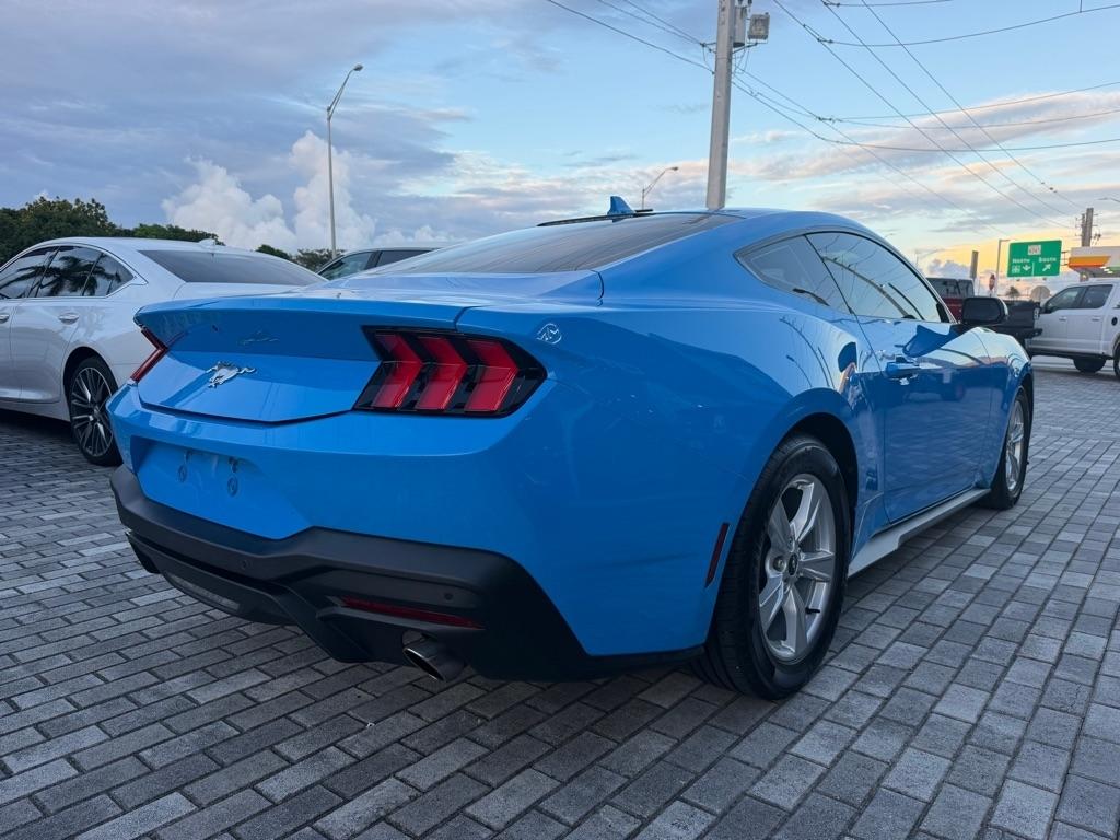 Ford Mustang photo 8
