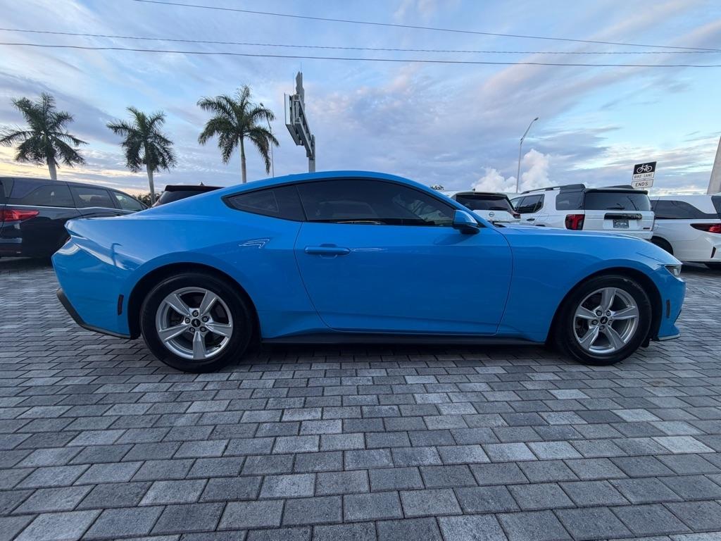 Ford Mustang photo 9