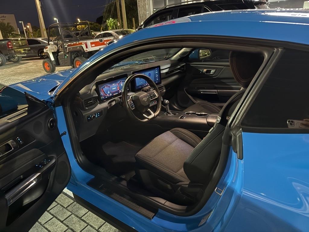 Ford Mustang photo 11