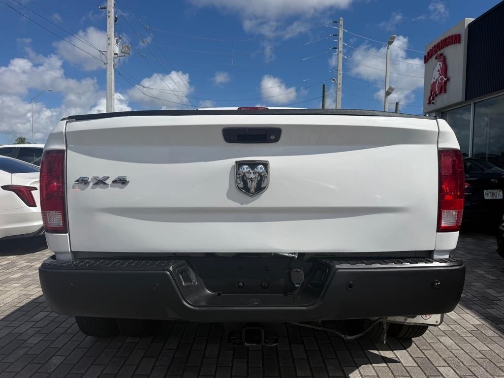 RAM 3500 Tradesman 4x4 Crew Cab 8' Box 2017