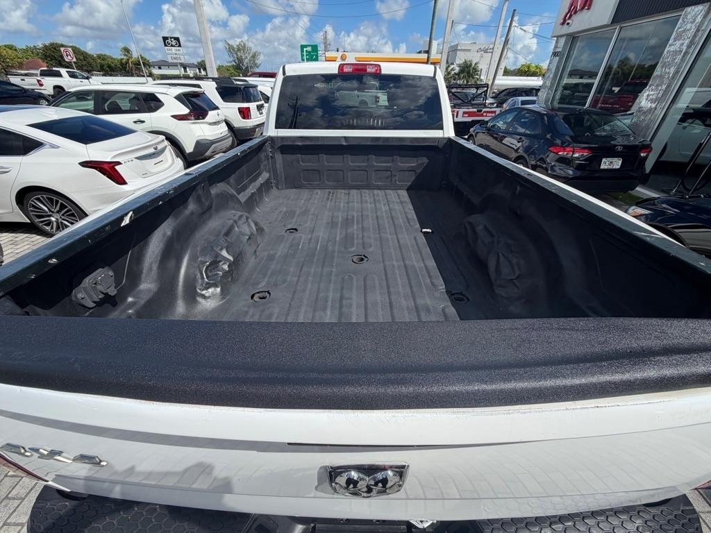 RAM 3500 Tradesman 4x4 Crew Cab 8' Box 2017