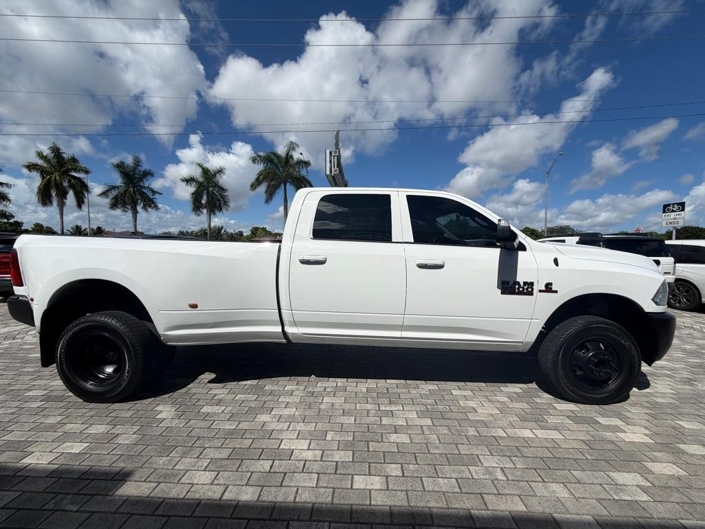 RAM 3500 Tradesman 4x4 Crew Cab 8' Box 2017