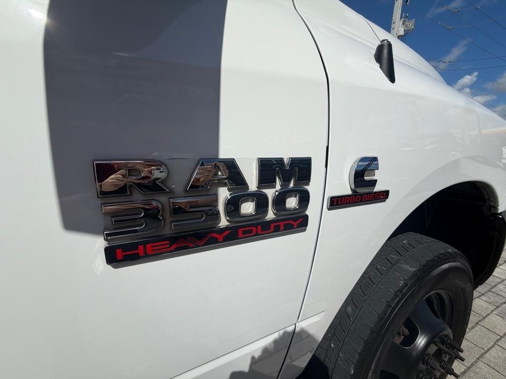 RAM 3500 Tradesman 4x4 Crew Cab 8' Box 2017