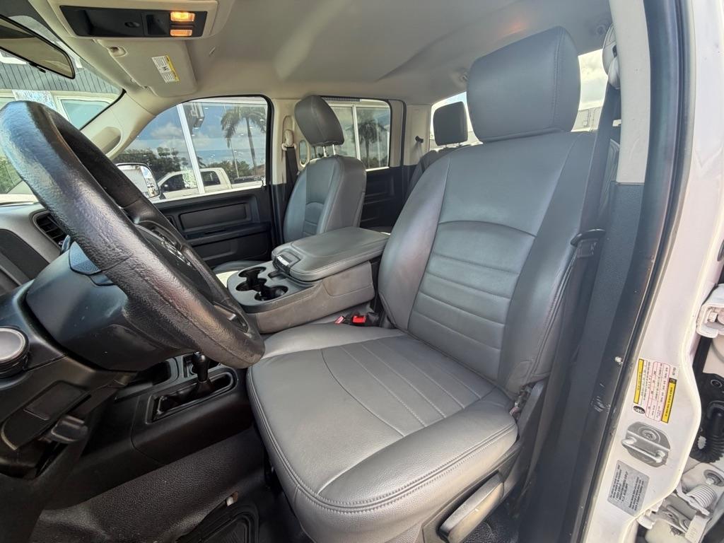 RAM 3500 Tradesman 4x4 Crew Cab 8' Box 2017