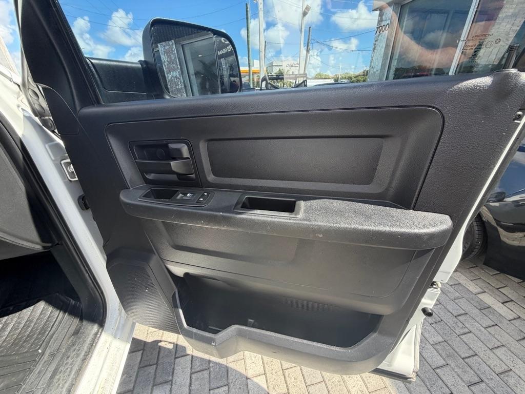 RAM 3500 Tradesman 4x4 Crew Cab 8' Box 2017