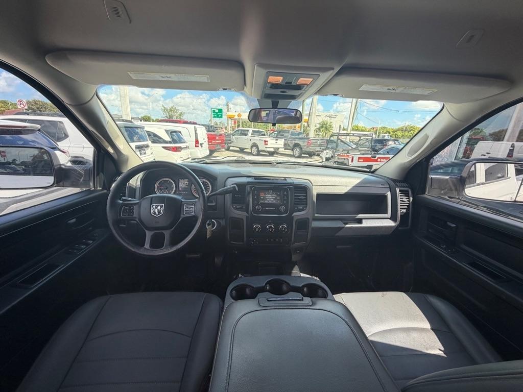 RAM 3500 Tradesman 4x4 Crew Cab 8' Box 2017