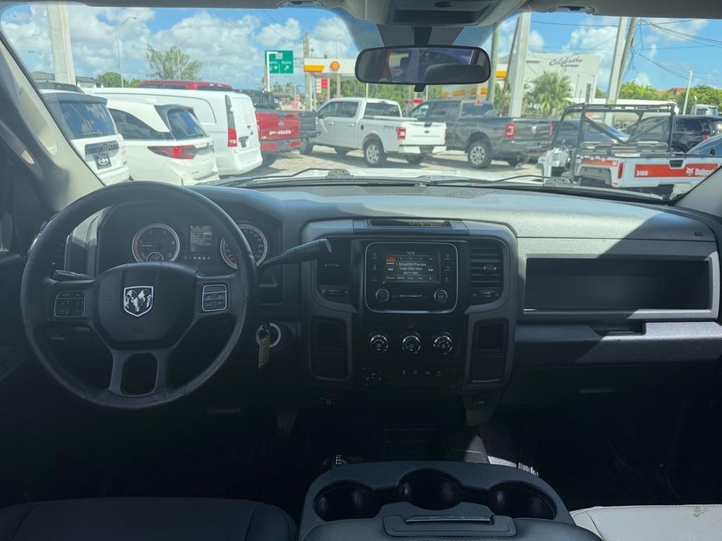 RAM 3500 Tradesman 4x4 Crew Cab 8' Box 2017
