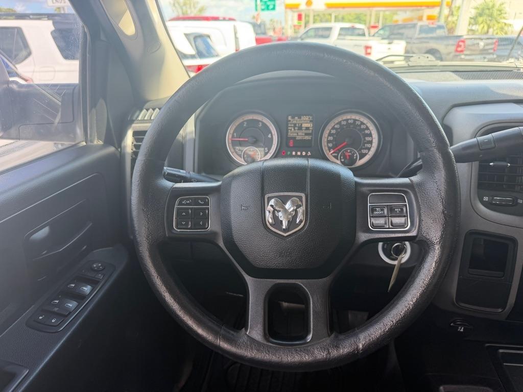 RAM 3500 Tradesman 4x4 Crew Cab 8' Box 2017