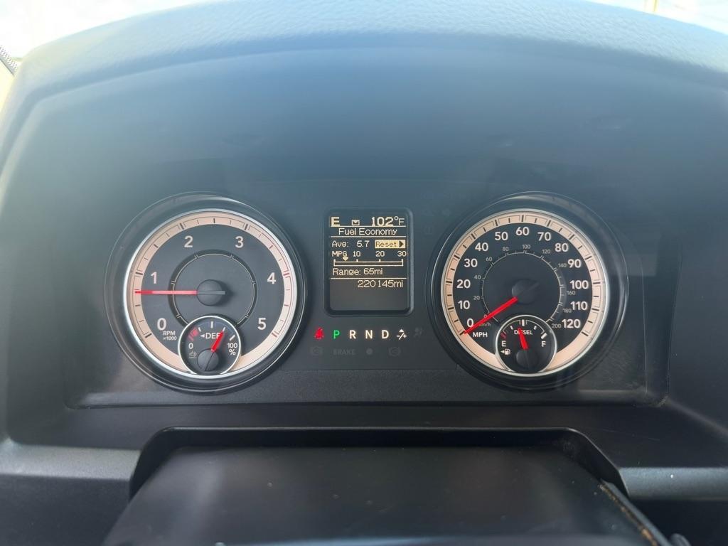RAM 3500 Tradesman 4x4 Crew Cab 8' Box 2017