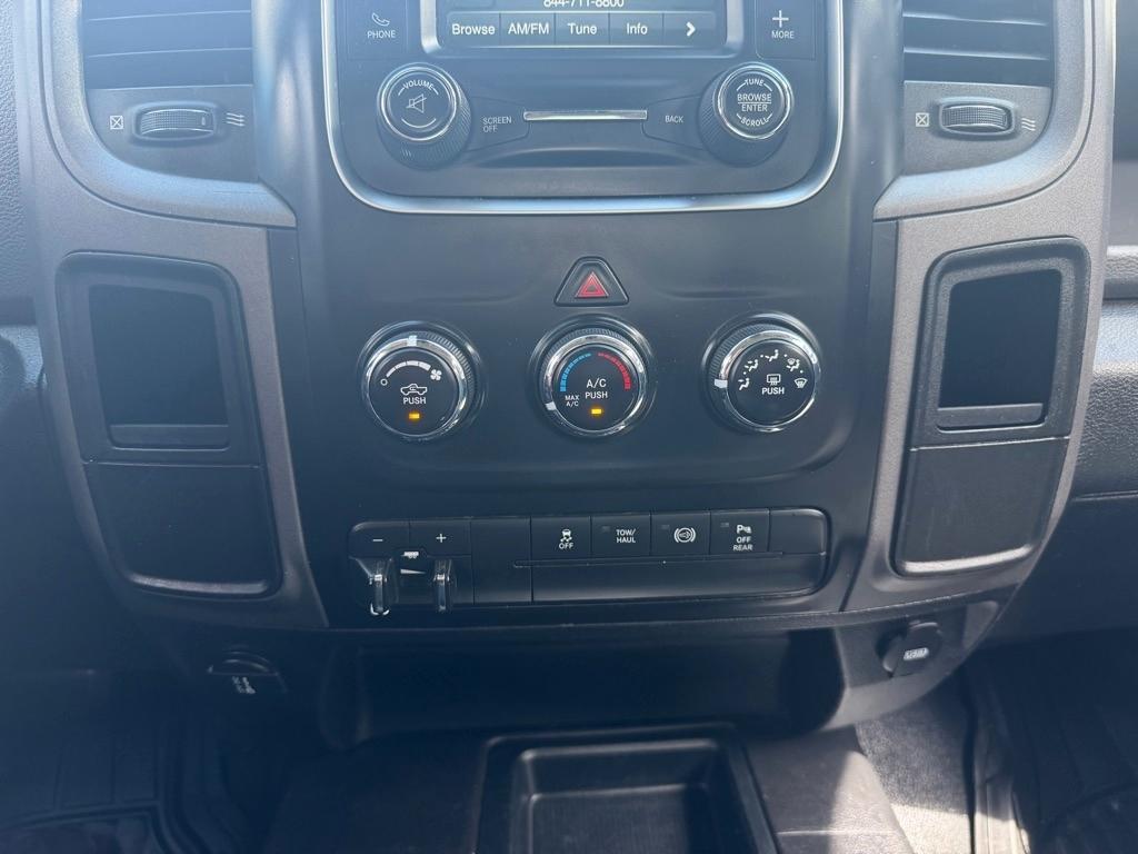 RAM 3500 Tradesman 4x4 Crew Cab 8' Box 2017
