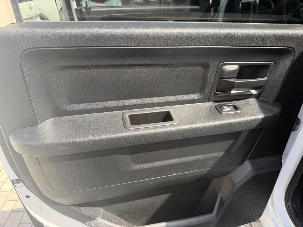 RAM 3500 Tradesman 4x4 Crew Cab 8' Box 2017