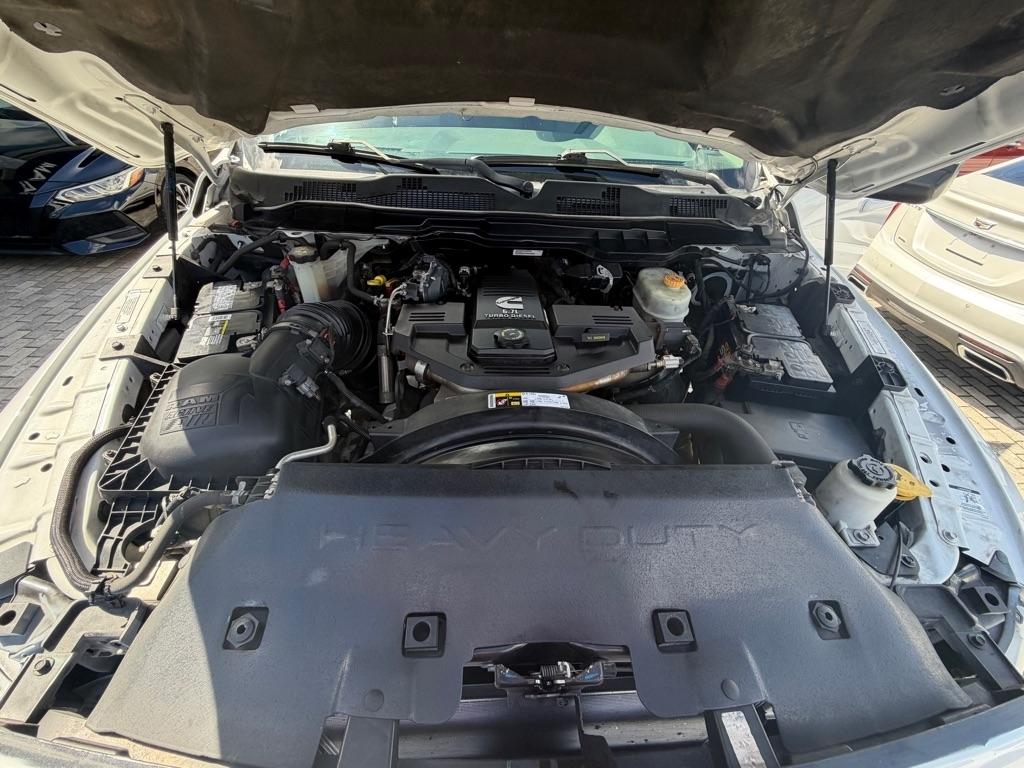 RAM 3500 Tradesman 4x4 Crew Cab 8' Box 2017