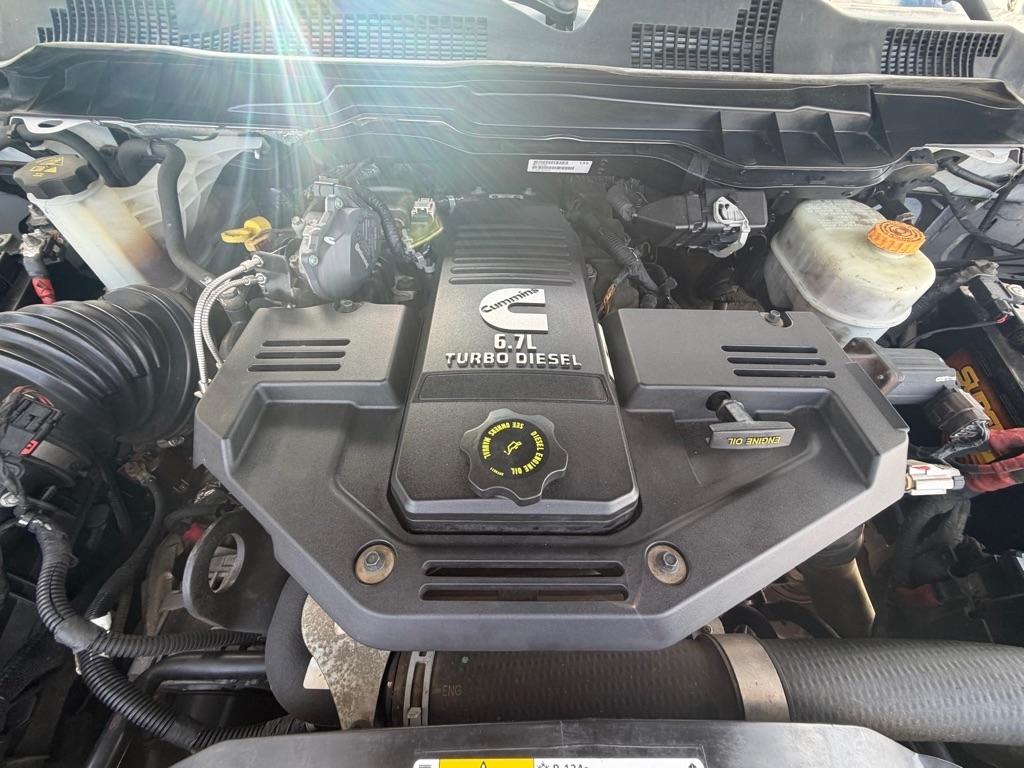 RAM 3500 Tradesman 4x4 Crew Cab 8' Box 2017