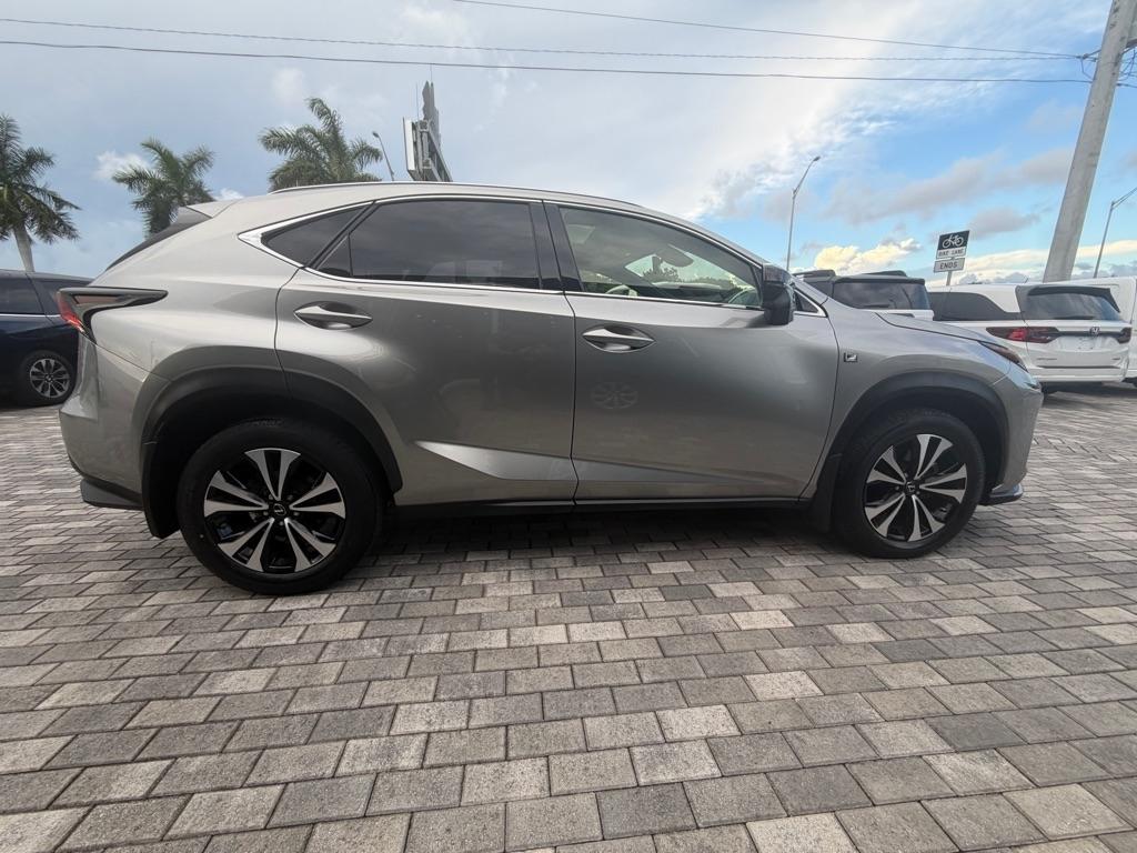 Lexus NX photo 12
