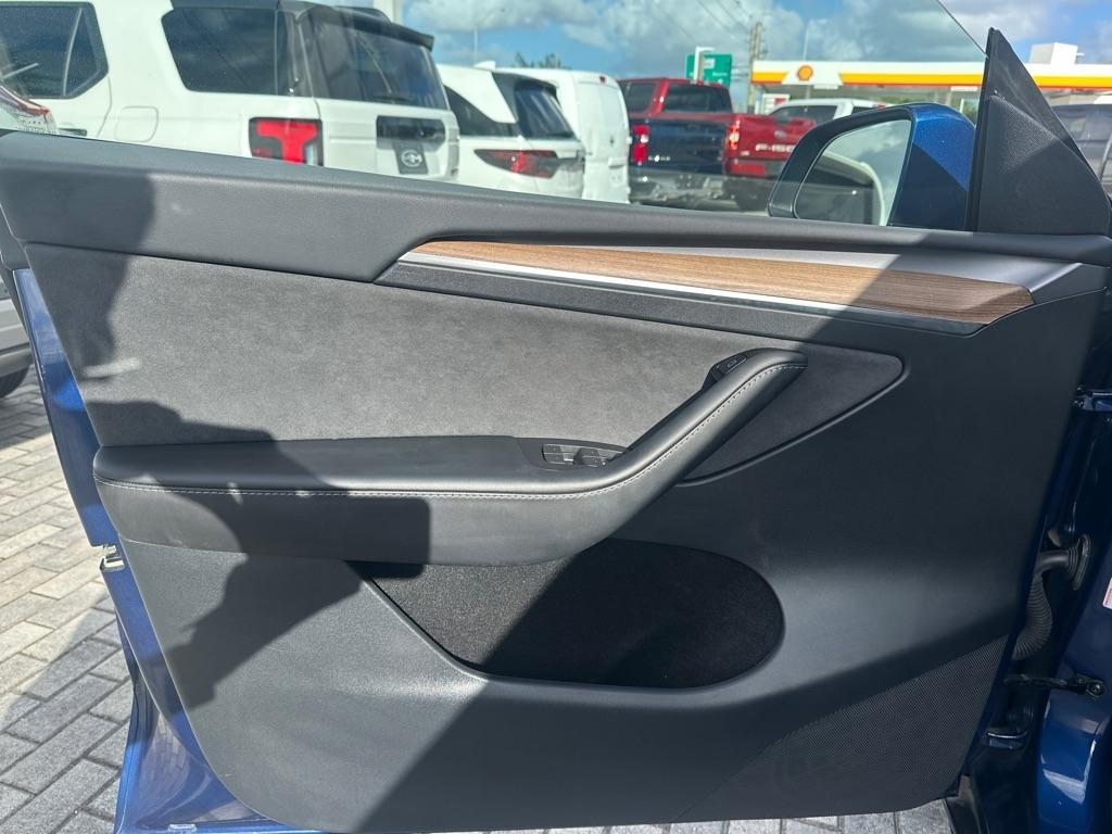 Tesla Model Y RWD *Ltd Avail* 2024