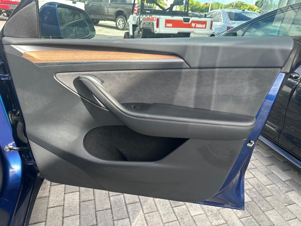 Tesla Model Y RWD *Ltd Avail* 2024