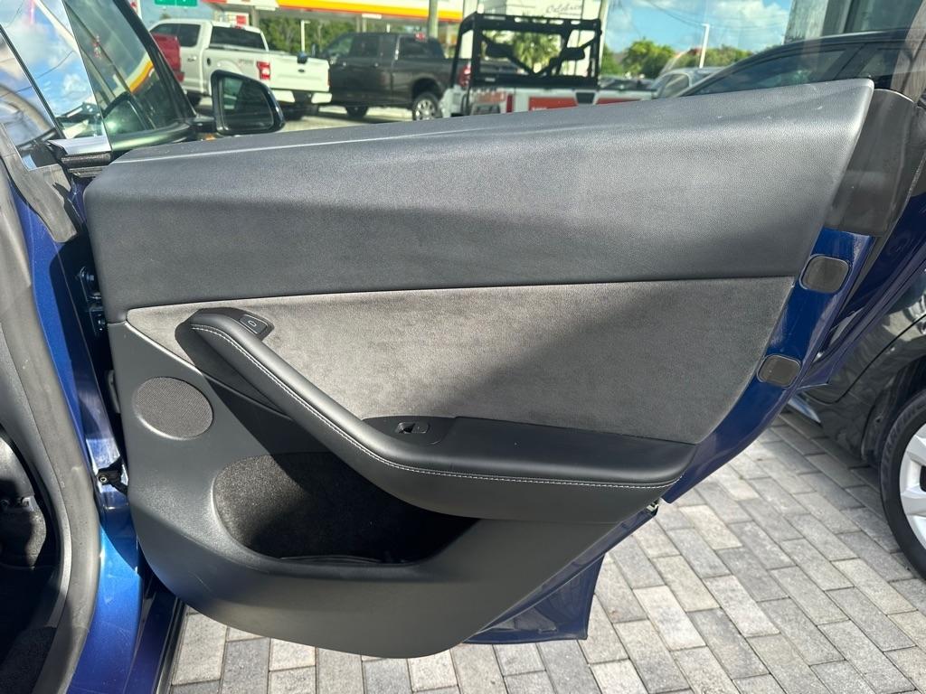 Tesla Model Y RWD *Ltd Avail* 2024