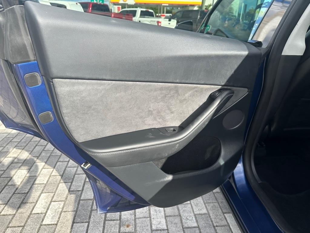 Tesla Model Y RWD *Ltd Avail* 2024