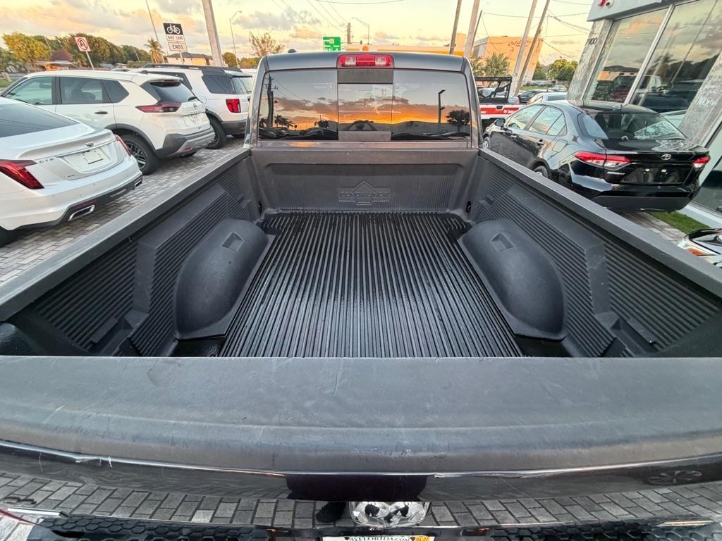 RAM 1500 2WD Quad Cab 140.5" SLT 2015
