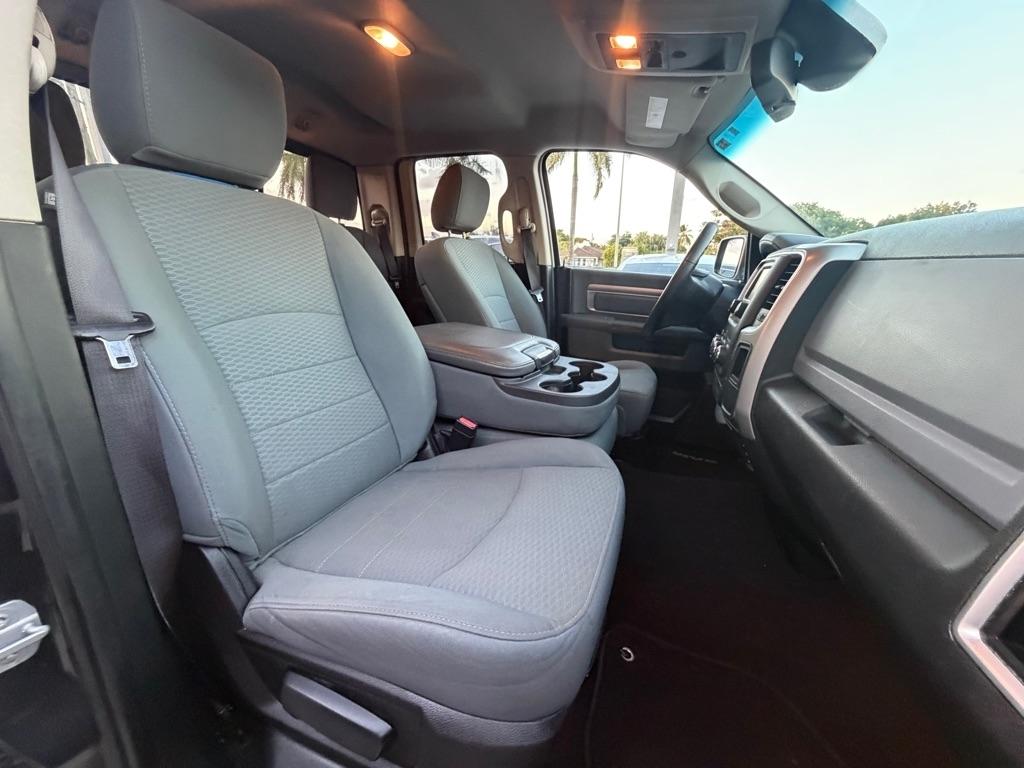 RAM 1500 2WD Quad Cab 140.5" SLT 2015