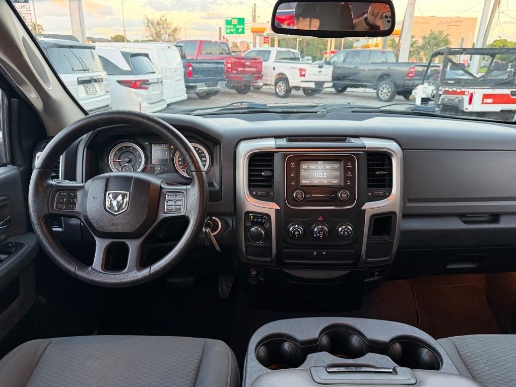 RAM 1500 2WD Quad Cab 140.5" SLT 2015