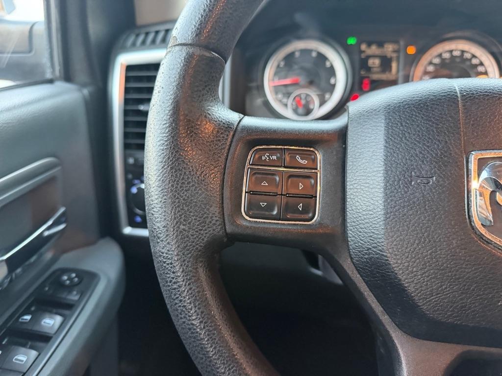 RAM 1500 2WD Quad Cab 140.5" SLT 2015