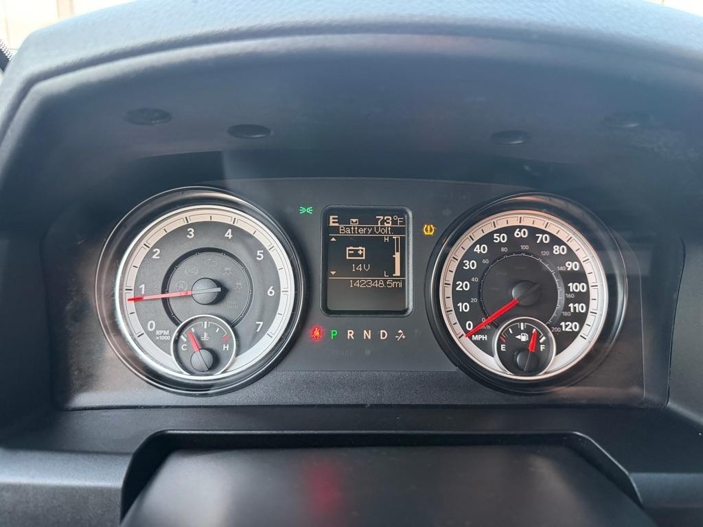 RAM 1500 2WD Quad Cab 140.5" SLT 2015