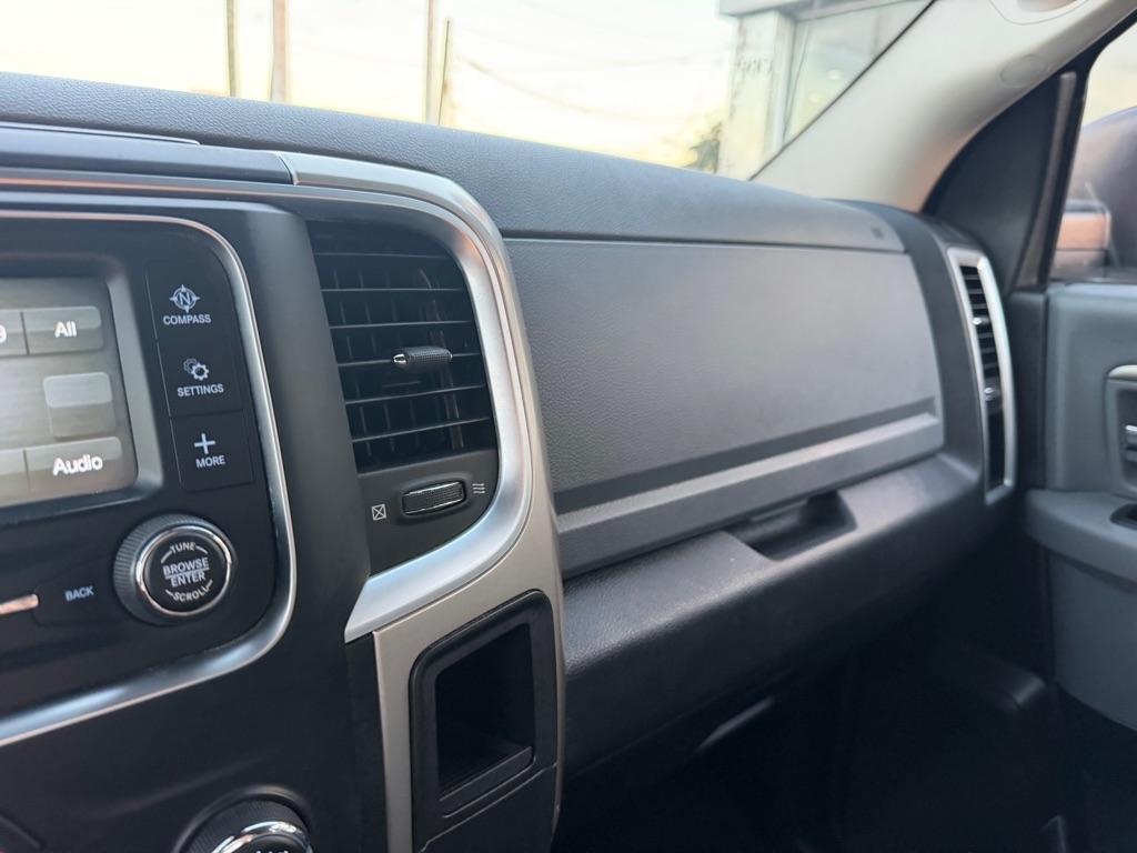 RAM 1500 2WD Quad Cab 140.5" SLT 2015