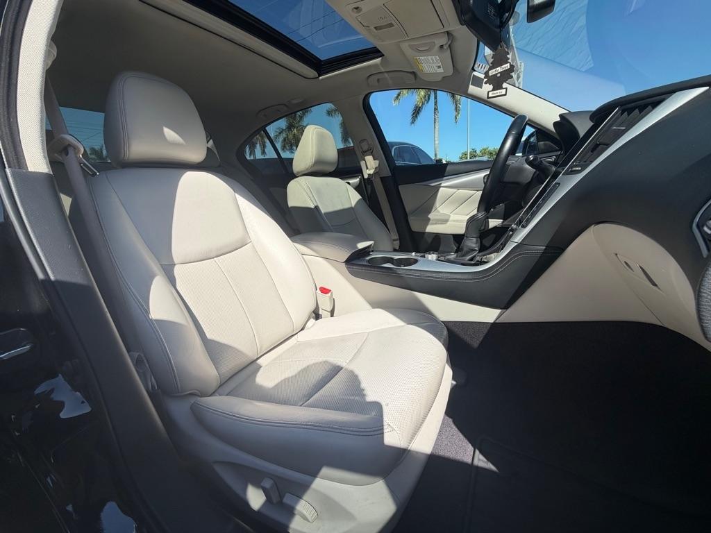 Infiniti Q50 LUXE RWD 2022