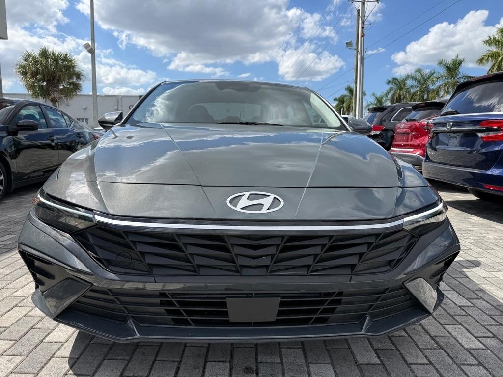 Hyundai Elantra SE Sedan 2026