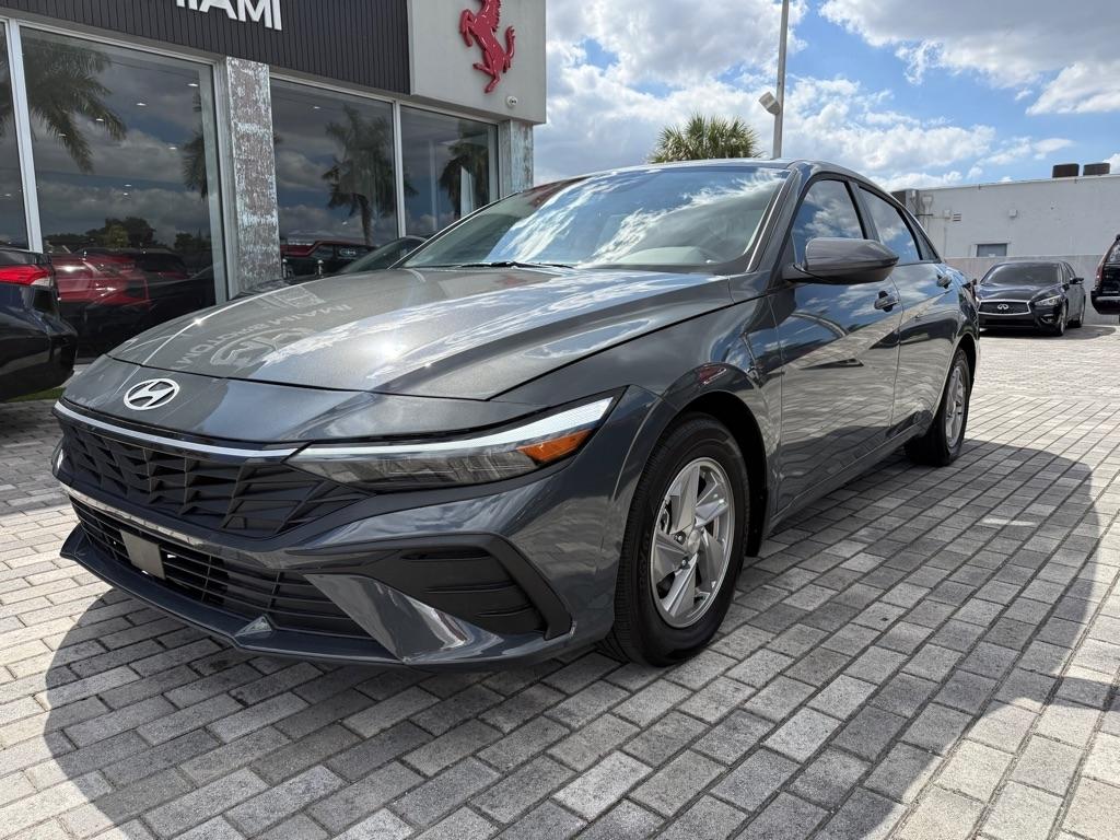 Hyundai Elantra SE Sedan 2026