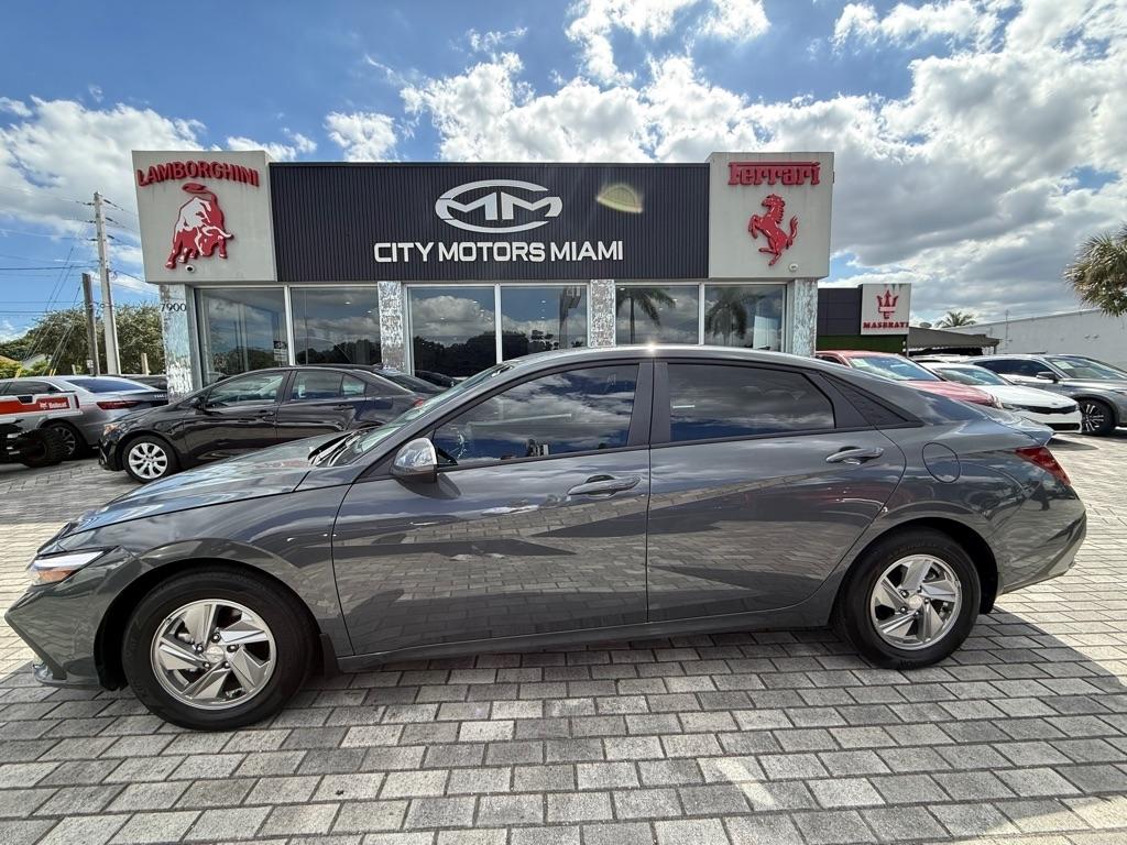 Hyundai Elantra SE Sedan 2026