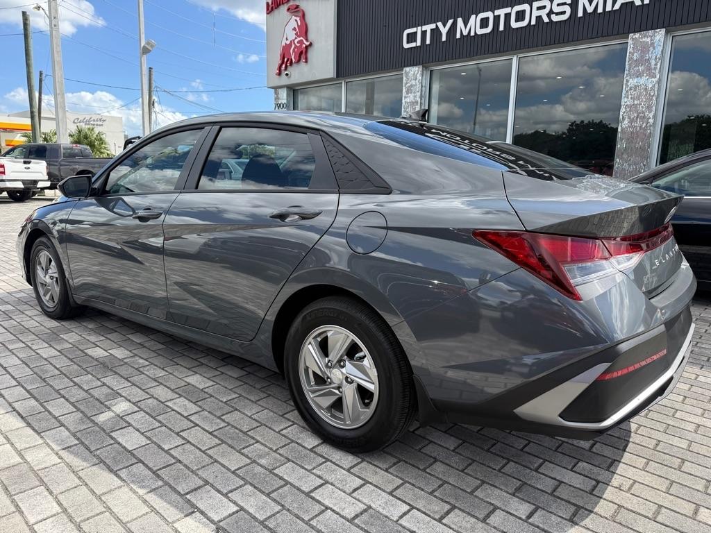Hyundai Elantra SE Sedan 2026