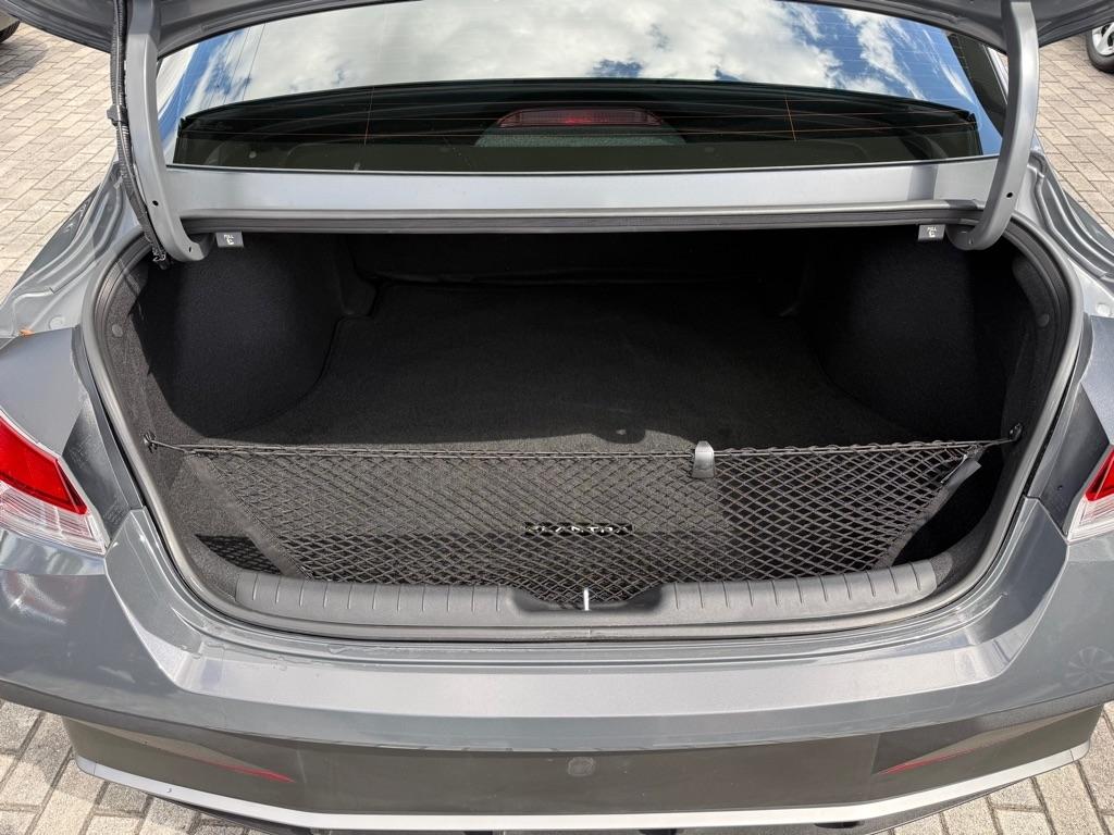 Hyundai Elantra SE Sedan 2026