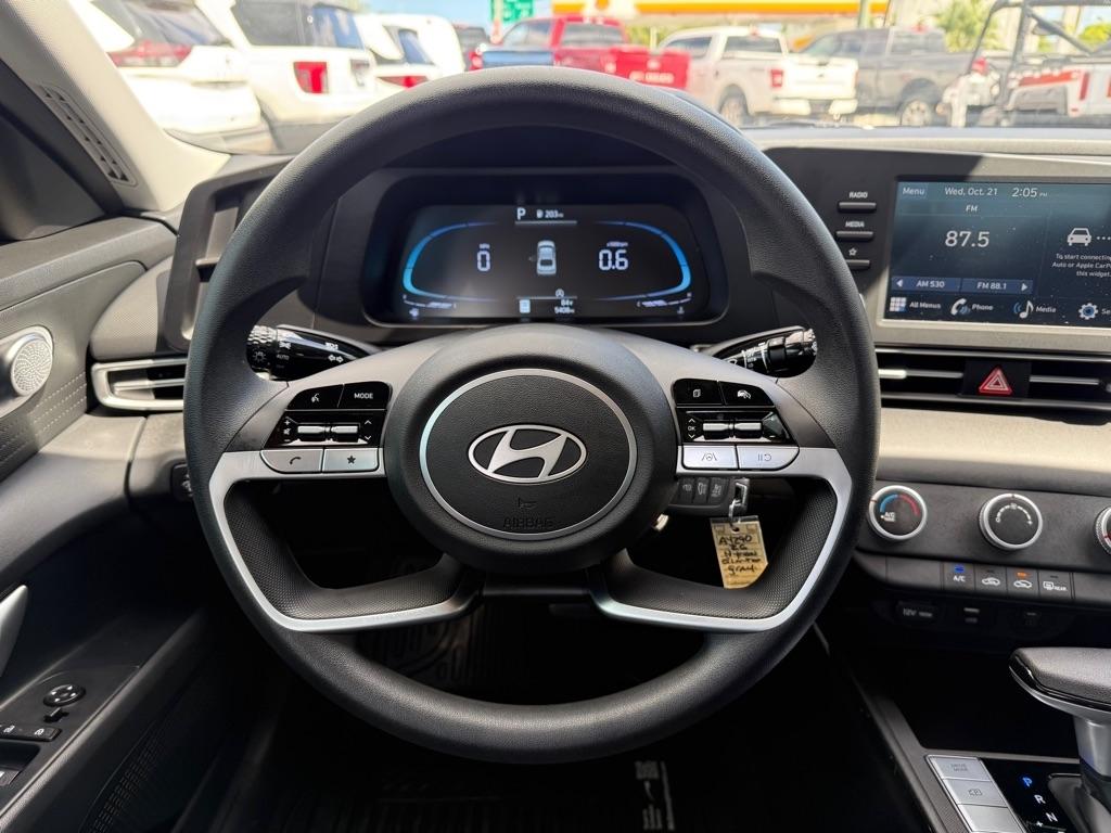 Hyundai Elantra SE Sedan 2026