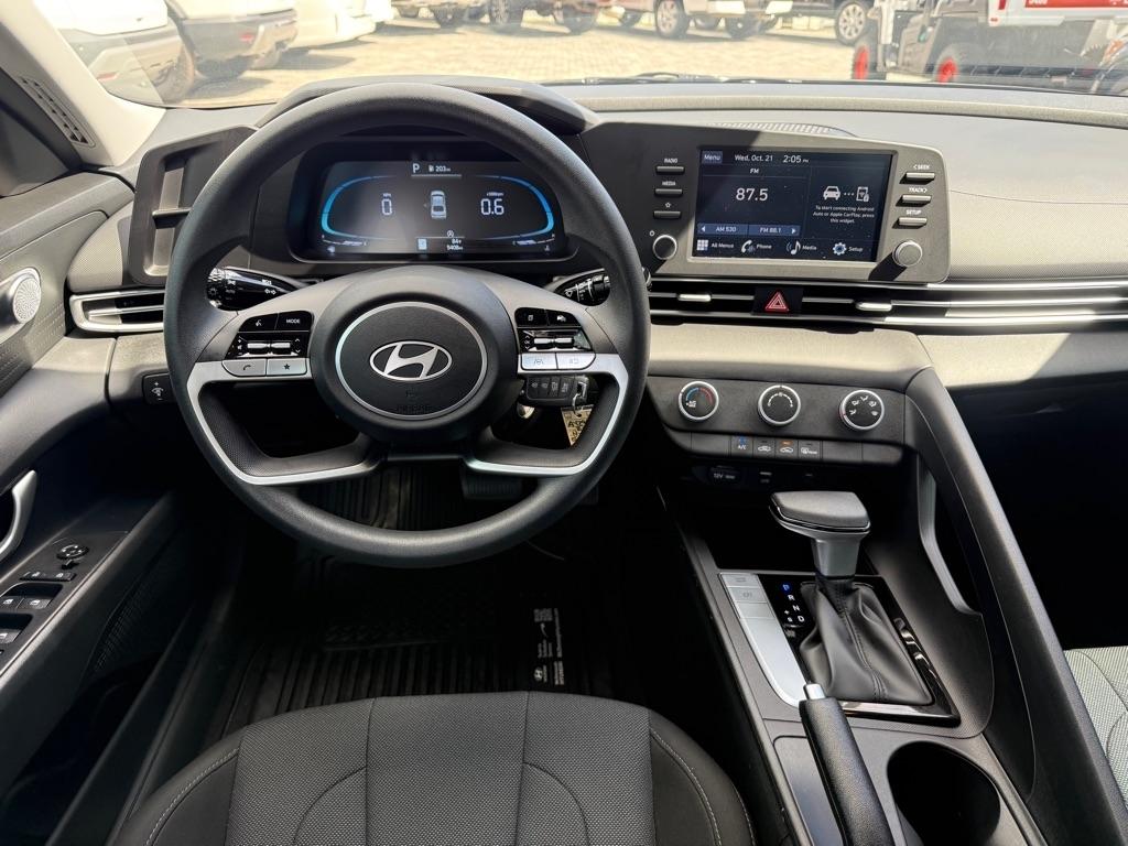 Hyundai Elantra SE Sedan 2026
