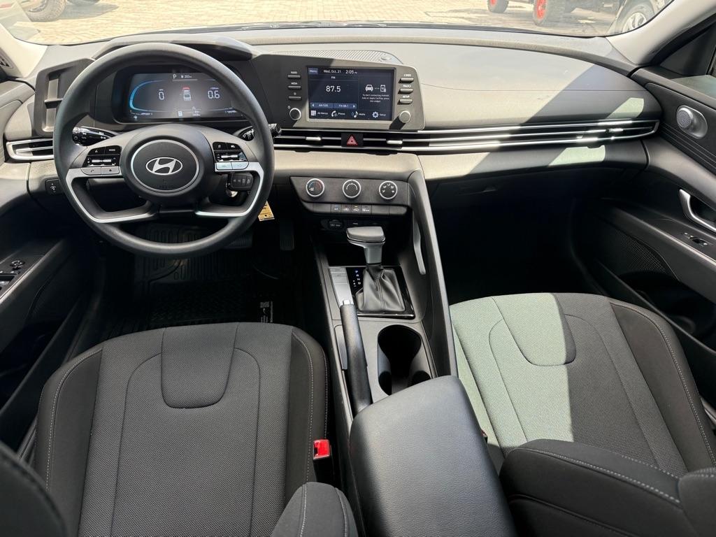 Hyundai Elantra SE Sedan 2026
