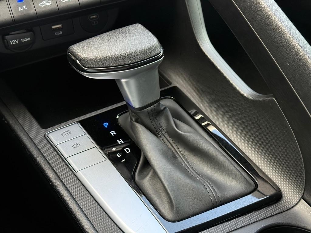 Hyundai Elantra SE Sedan 2026