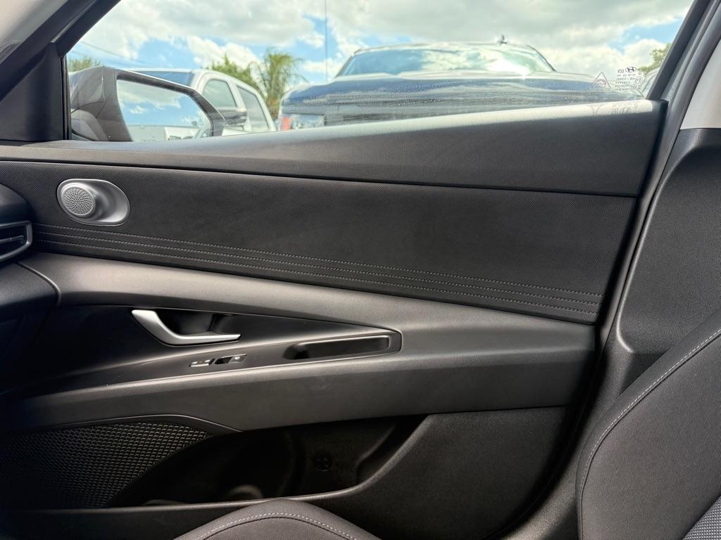 Hyundai Elantra SE Sedan 2026