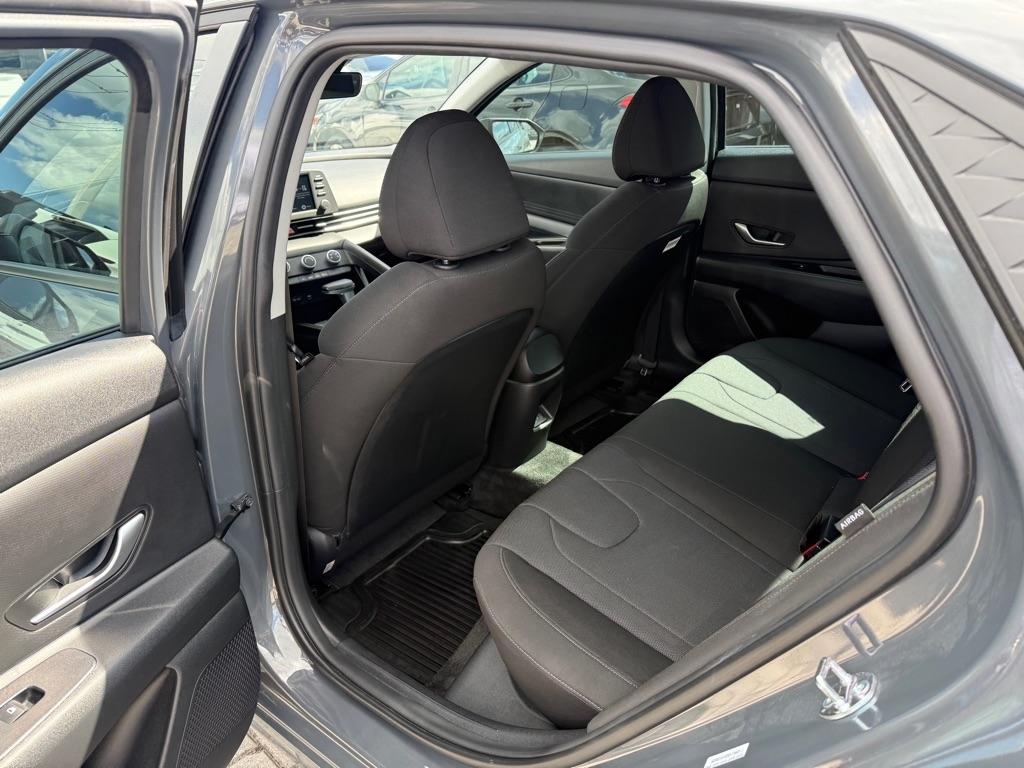 Hyundai Elantra SE Sedan 2026