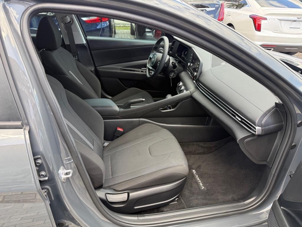 Hyundai Elantra SE Sedan 2026