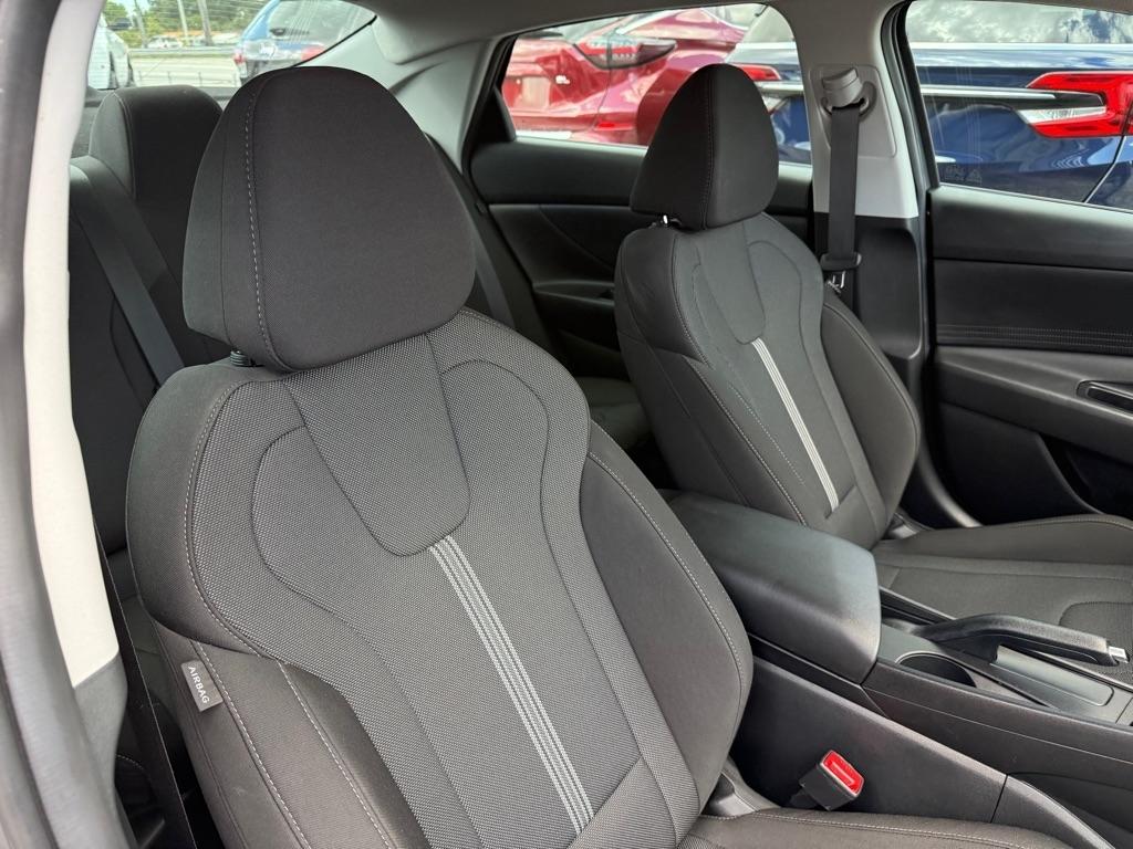 Hyundai Elantra SE Sedan 2026