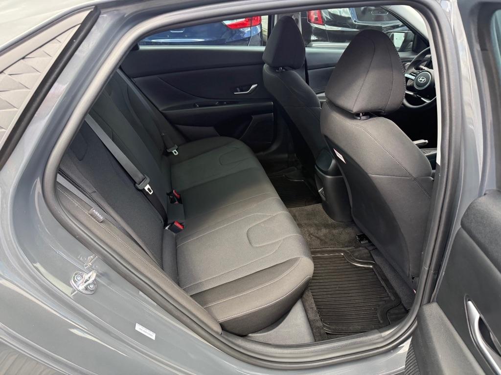 Hyundai Elantra SE Sedan 2026